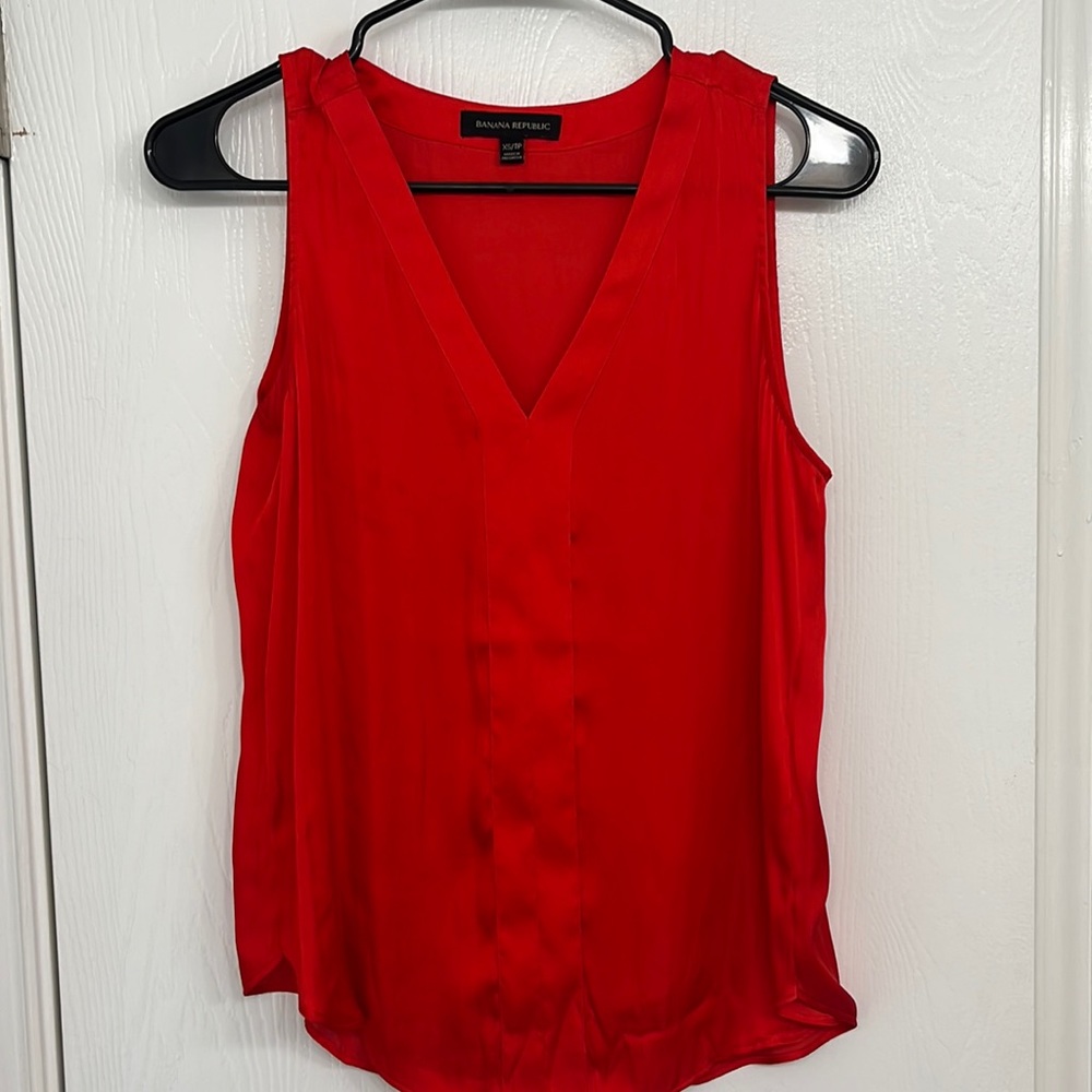 Banana Republic Red sleeveless blouse